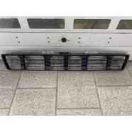 Решётка в бампер передний центральная Audi A4 B5 дорестайлинг Polcar