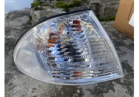 Указатель поворота передний правый BMW 3 E46 седан/унивесрал дорестайлинг (белый)