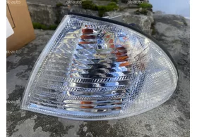 Указатель поворота передний левый BMW 3 E46 седан/унивесрал дорестайлинг (белый)