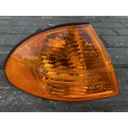 Указатель поворота передний правый BMW 3 E46 седан/унивесрал дорестайлинг (жёлтый)