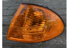 Указатель поворота передний левый BMW 3 E46 седан/унивесрал дорестайлинг (жёлтый)