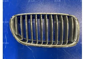 Решётка радиатора (правая часть) BMW 5 F10/F11/F07 (GT) дорестайлинг