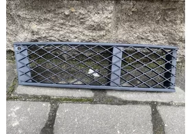 Заглушка в бампер передний правая BMW 7 F01/F02 дорестайлинг