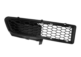 Решётка (заглушка) в бампер передний правая Dacia Logan I дорестайлинг