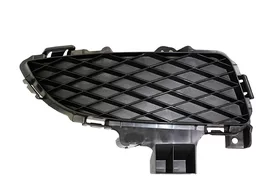 Решётка (заглушка) в бампер передний правая Mazda 3 BK дорестайлинг (седан)