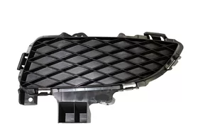 Решётка (заглушка) в бампер передний левая Mazda 3 BK дорестайлинг (седан)