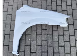 Крыло переднее правое пластиковое Mazda MPV II дорестайлинг