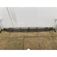 Решётка в бампер передний центральная нижняя Mercedes E W211 дорестайлинг (AVANGARD)