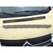 Решётка в бампер передний центральная нижняя Mercedes ML W163 рестайлинг