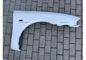 Крыло переднее правое пластиковое Mitsubishi Carisma дорестайлинг