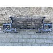 Решётка в бампер передний центральная нижняя Peugeot 307 дорестайлинг (под хром)