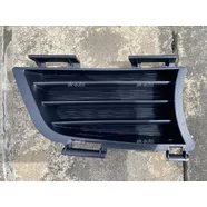 Решётка (заглушка) в бампер передний правая Pontiac Vibe I рестайлинг