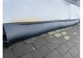 Накладка на порог правая (верхняя часть) Tesla Model Y