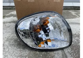 Указатель поворота передний правый Toyota Corolla E110 рестайлинг