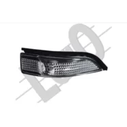 Повторитель поворота в зеркало переднее правое Toyota Yaris XP130