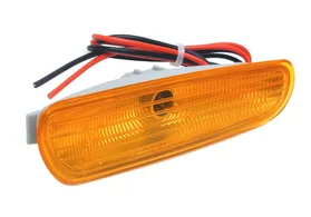 Повторитель поворота в крыло правый Volvo S40 I дорестайлинг (жёлтый)