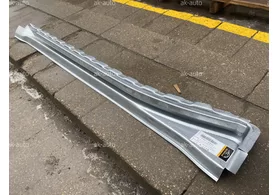 Порог правый с направляющей Volkswagen Transporter T4 (под сдвижную дверь дверь)